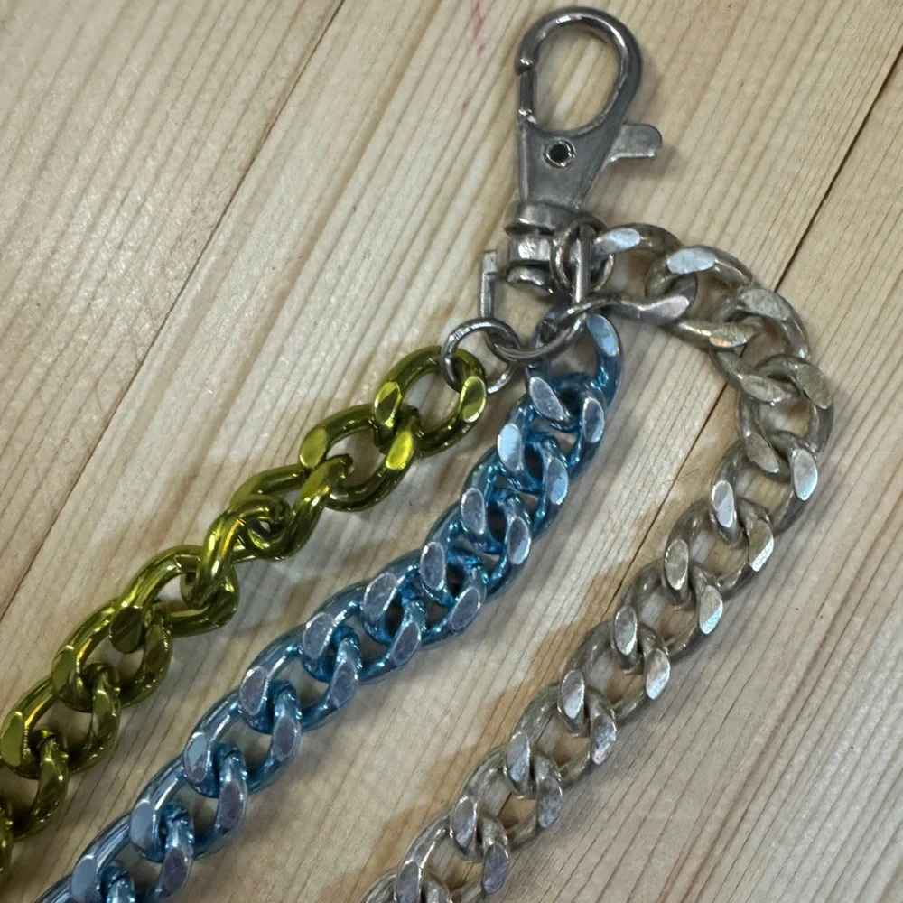 Multicolor Chain Belt Strap with Clasp for Belts. Good Condition. 2000’s